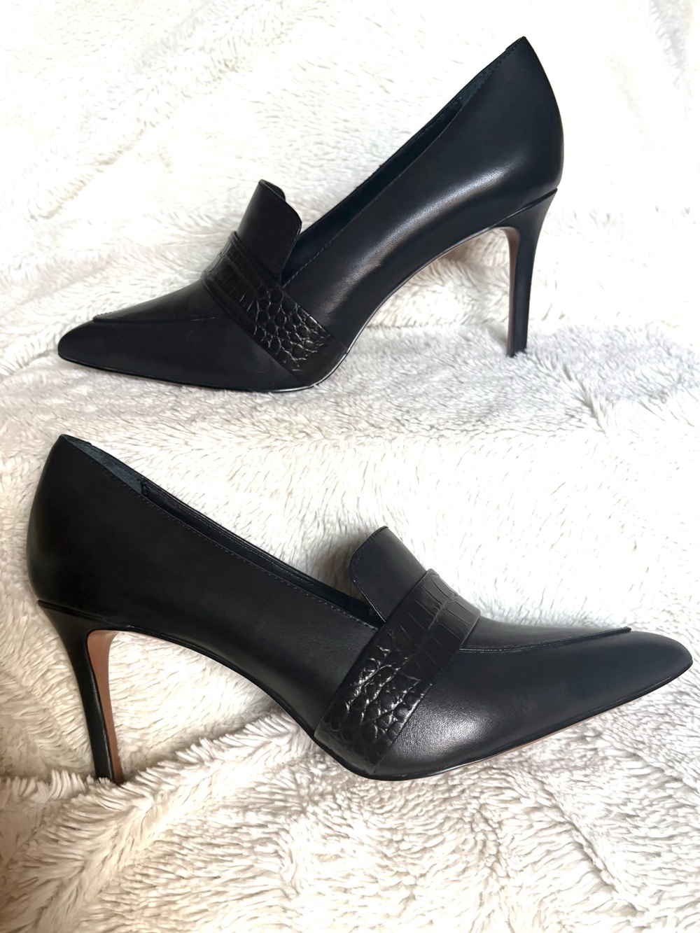 Women’s Banana Republic Black Pointed Toe Leather Pumps with Croc Strap - Picture 3 of 5